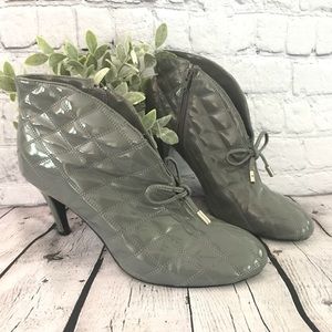 NWOT HH Quilted Gray Ankle side zip Booties